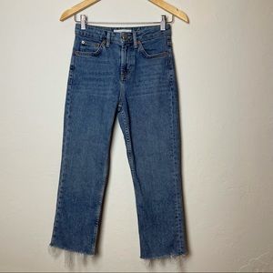TOPSHOP Petite Light Wash Straight crop cut Jean Raw Hem Sz W25/L28 fits like 24